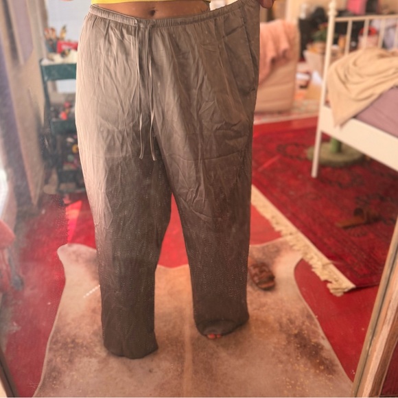 Abercrombie & Fitch Gray Wide-Leg Satin Pants - Picture 7 of 8